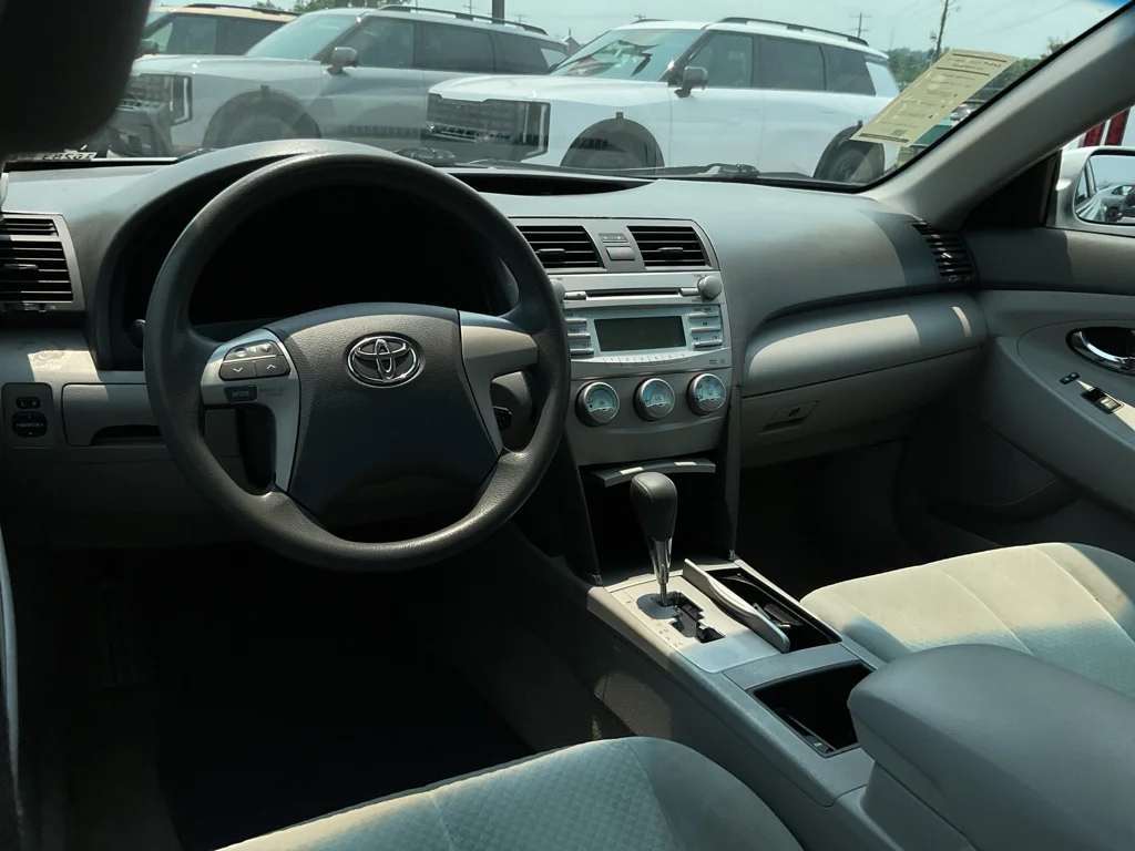 Used 2007 Titanium Metallic Toyota LE image 17