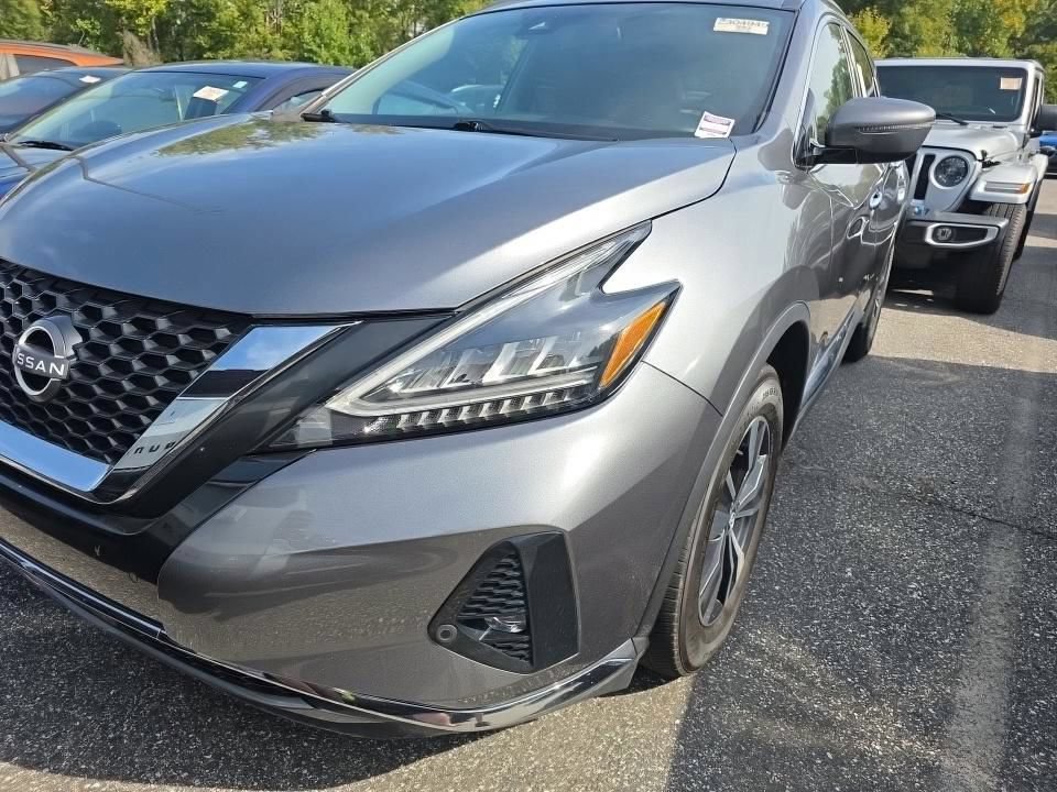 Used 2023 Gray Nissan SV image 6
