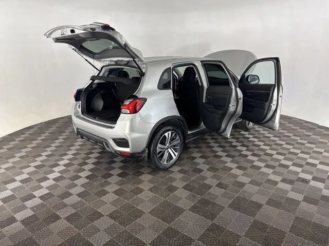 Used 2023  Mitsubishi 2.0 SE image 14