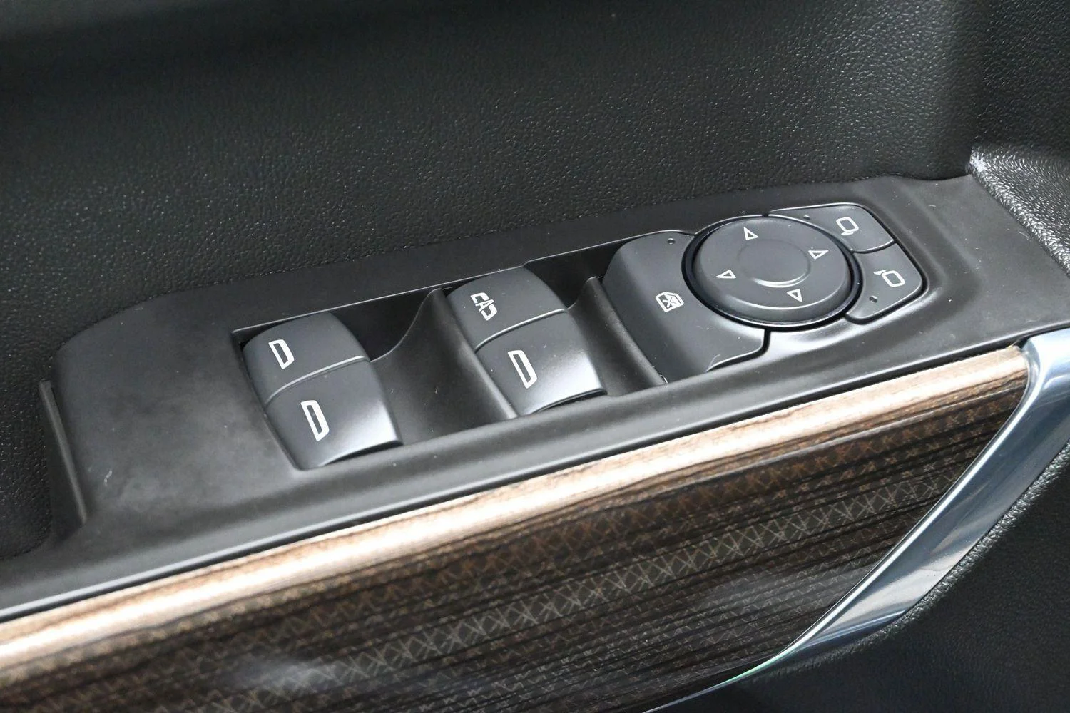 Used 2021 Shadow Gray Metallic Chevrolet LT image 11