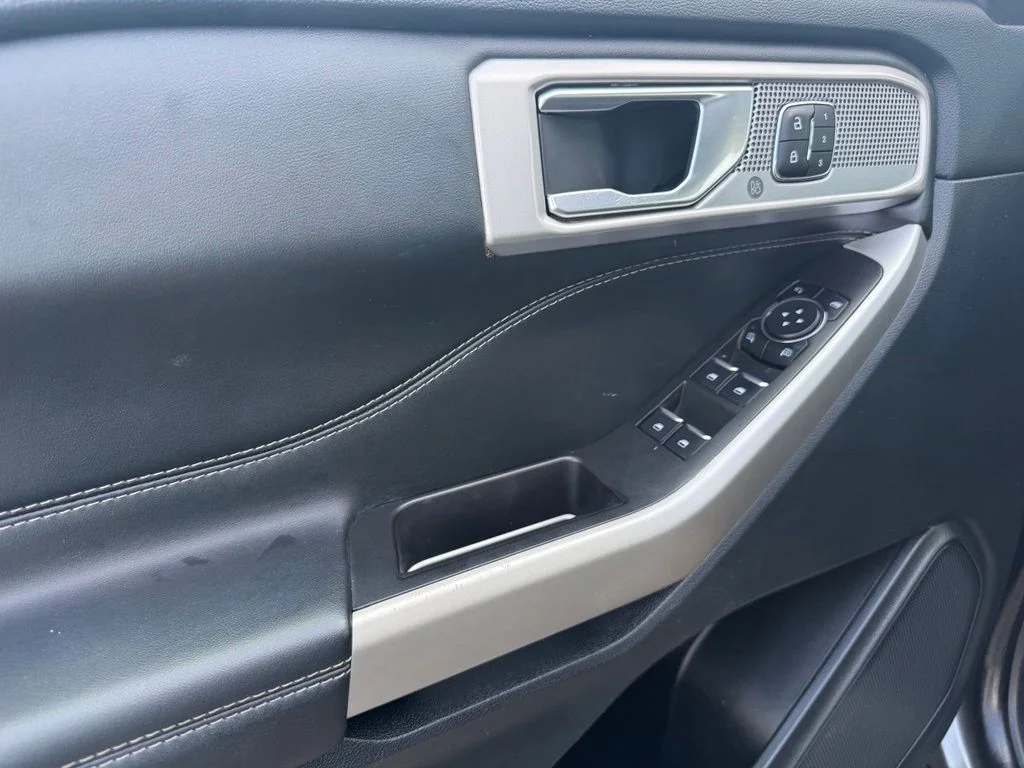 Used 2023 Gray Ford Limited image 5