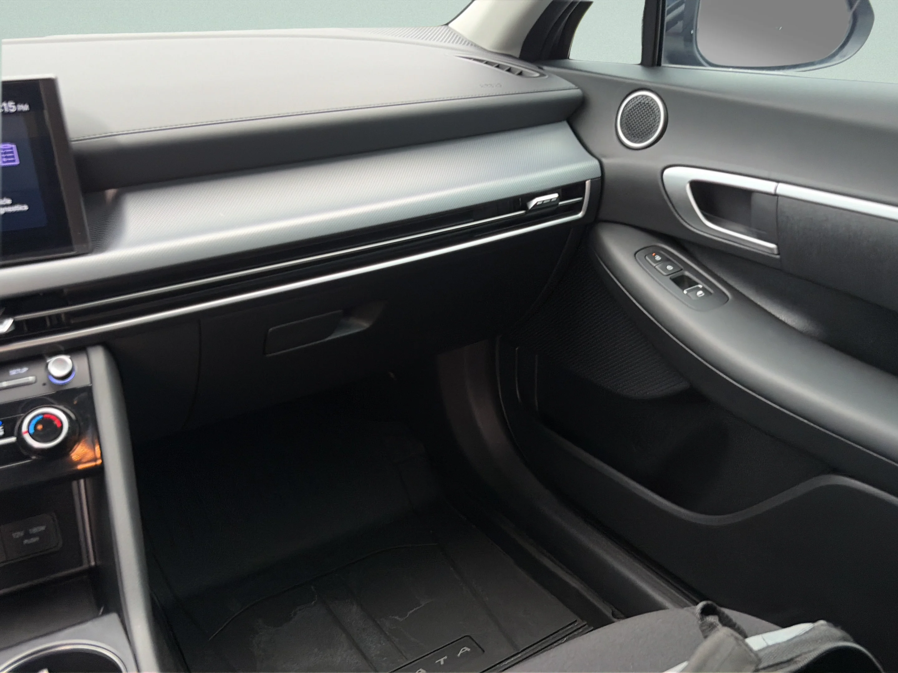 Used 2025 Carbon Blue Hyundai SE image 14