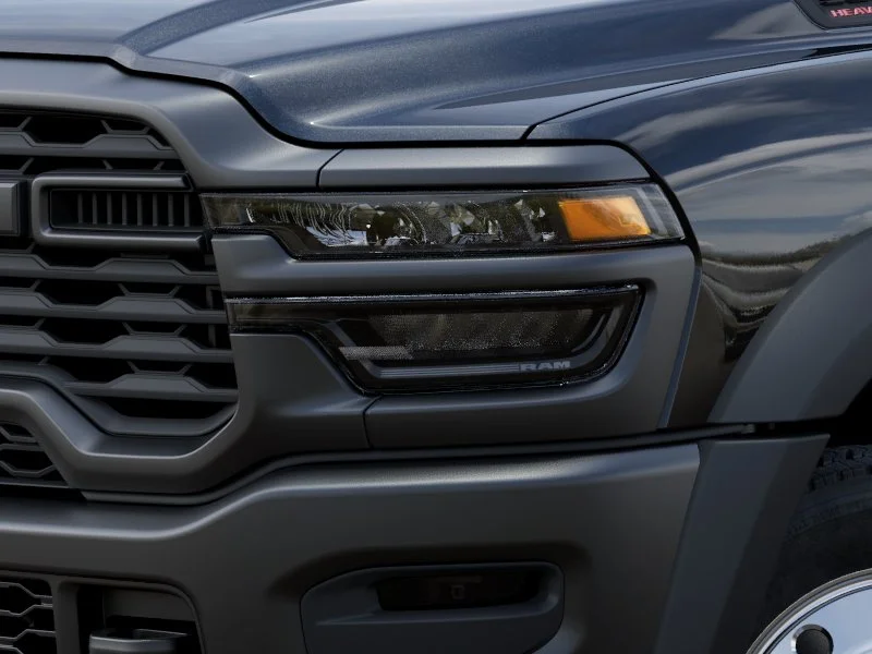 New 2027 Diamond Black Crystal Pearl-Coat Paint RAM TRADESMAN image 6