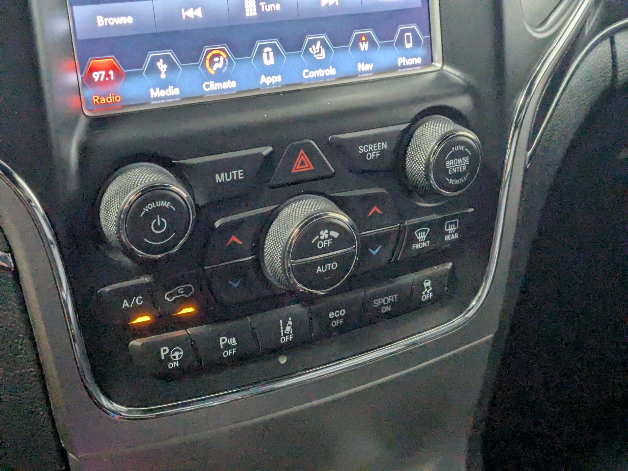 Used 2018 Granite Crystal Metallic Clearcoat Jeep Limited image 15