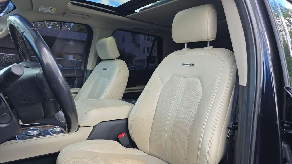 Used 2019 Black Metallic Ford Platinum image 22
