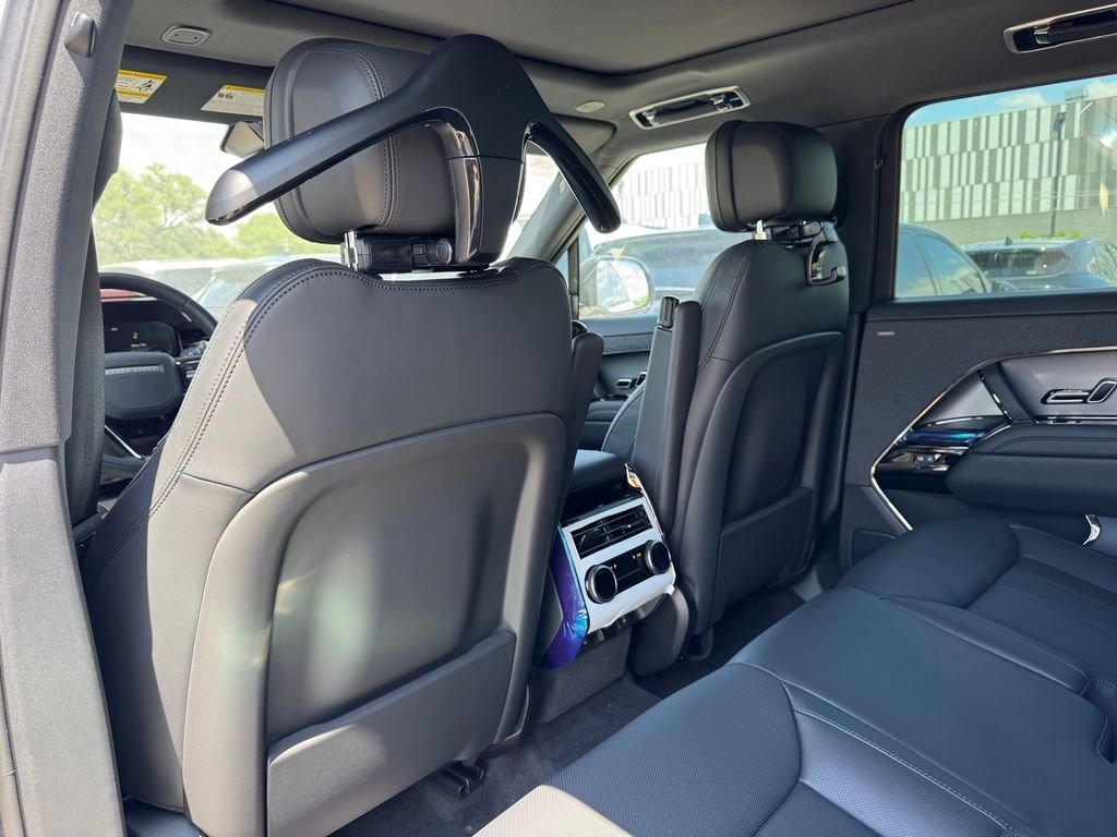 New 2026 Fuji White Land Rover Dynamic SE image 17