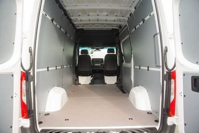 Used 2025 Arctic White Mercedes-Benz  image 35