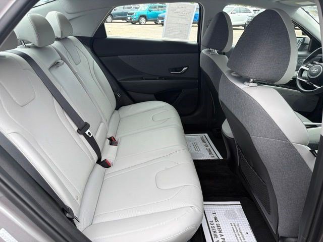 Used 2023 Fluid Metal Hyundai Limited image 18