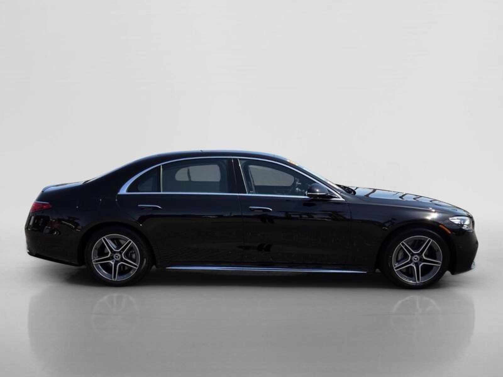 Certified Used 2025 Obsidian Black Metallic Mercedes-Benz S 500 image 6