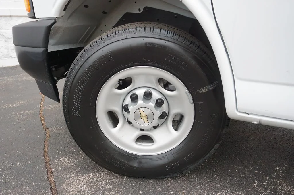 2025 Chevrolet Express Cargo Work Van - Photo 21