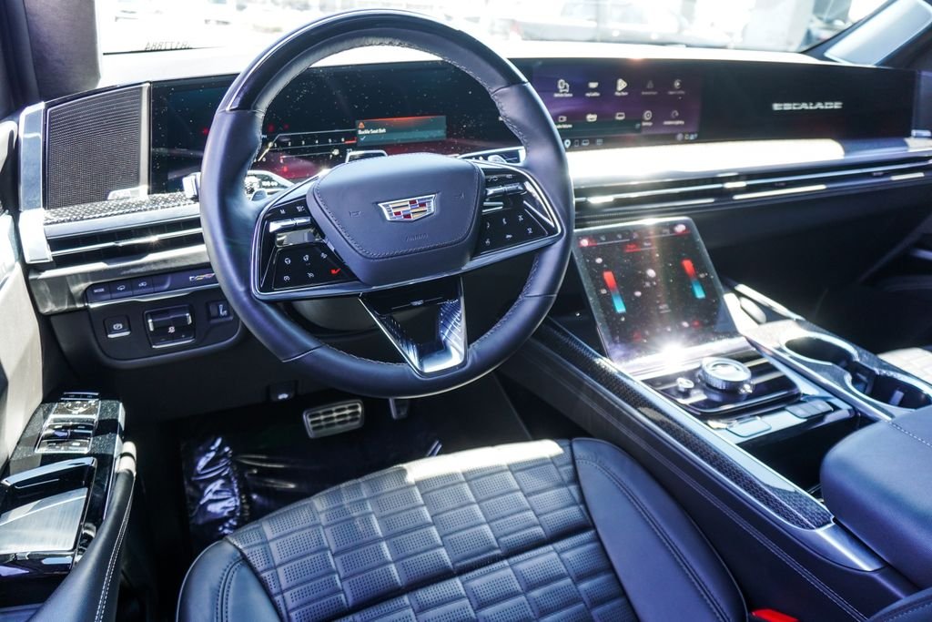 Used 2025 White Cadillac V-Series image 18