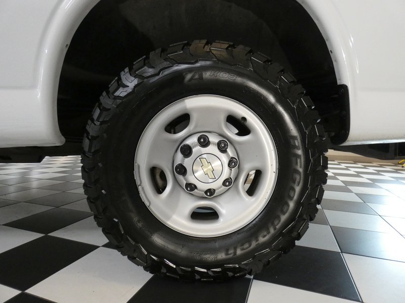 Used 2023 SUMMIT WHITE Chevrolet RWD 2500 135" image 8