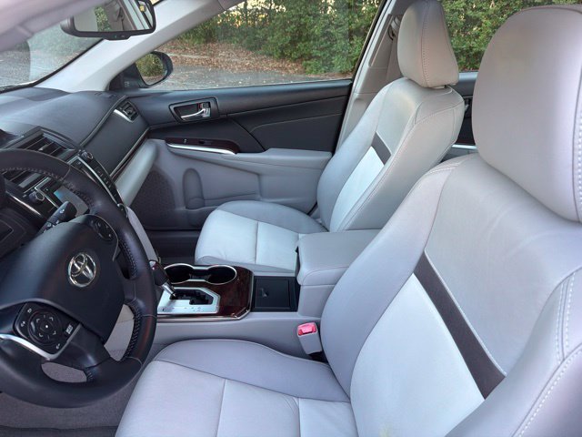 Used 2013 Silver Toyota XLE image 13