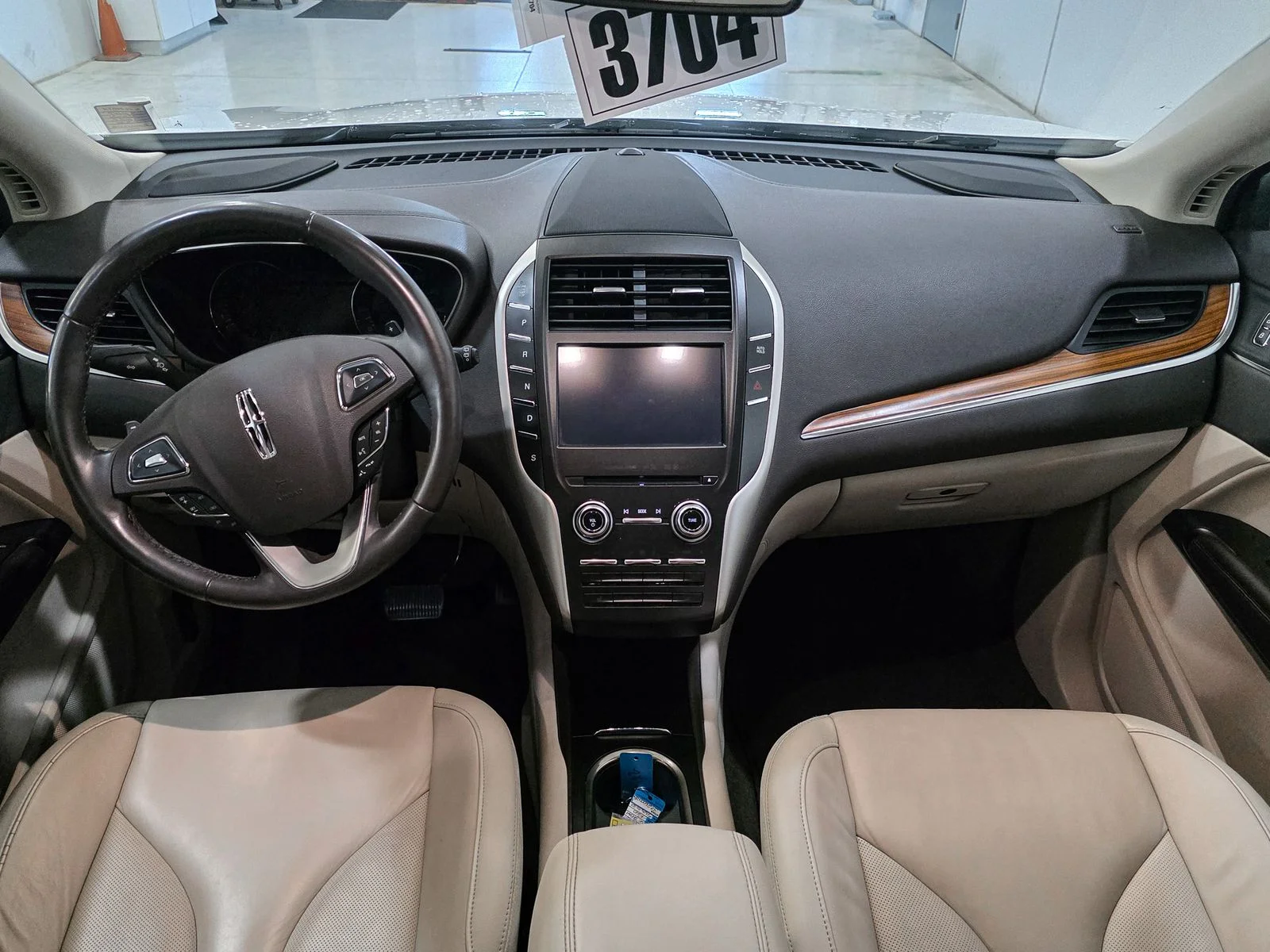 Used 2019 White Lincoln Select image 25