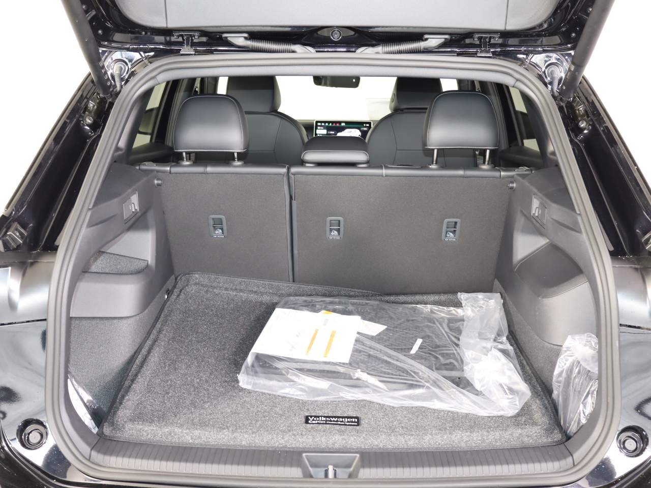 New 2026 Deep Black Pearl Volkswagen SE R-Line Black 4Motion image 14