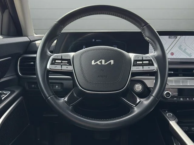 Used 2025 Black Kia S image 23