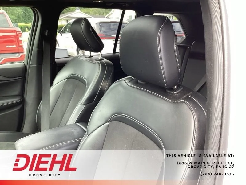 Used 2023 Silver Jeep Altitude X 4x4 image 18