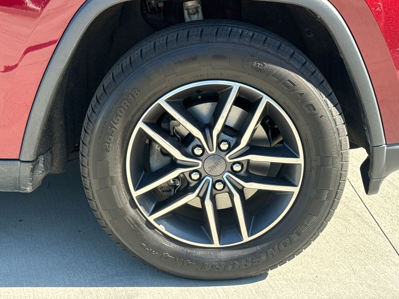 Used 2019 Red Jeep Laredo E image 11