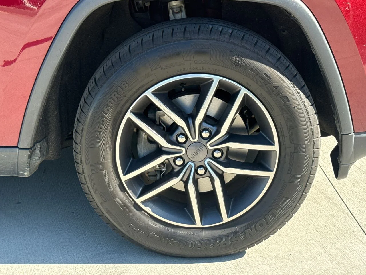 Used 2019 Red Jeep Laredo E image 11