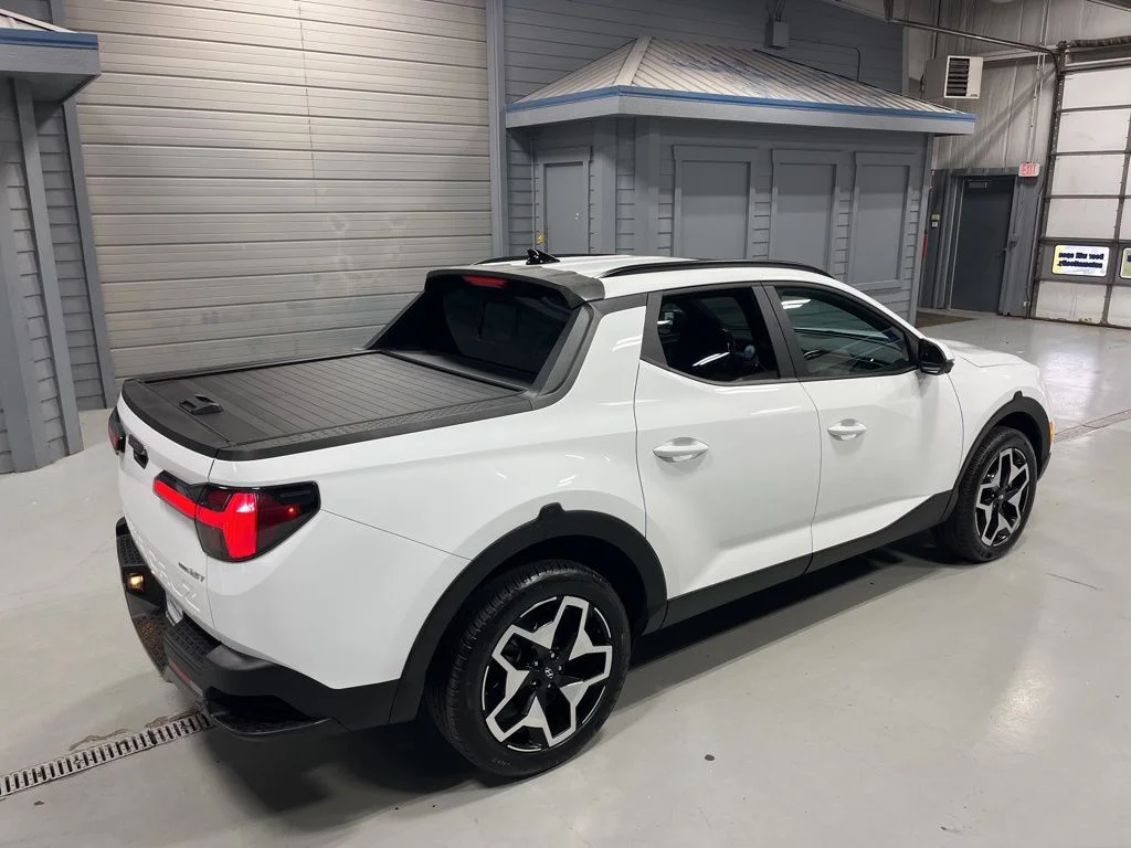 Used 2022 Ice White Hyundai Limited image 9