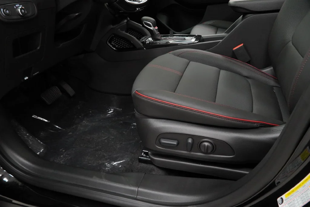 New 2026 Mosaic Black Metallic Chevrolet RS image 32