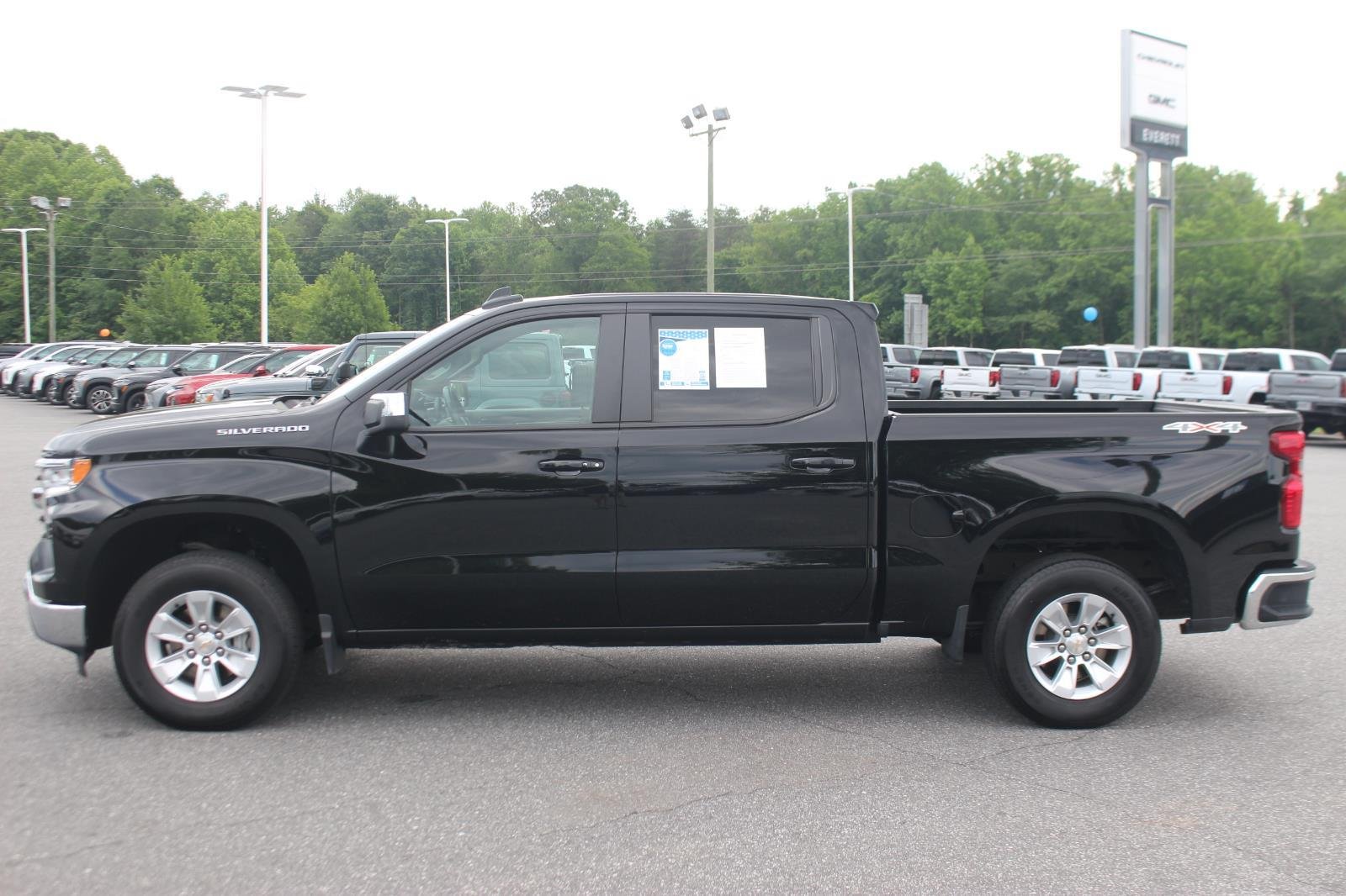 Used 2025 Black Chevrolet LT image 4