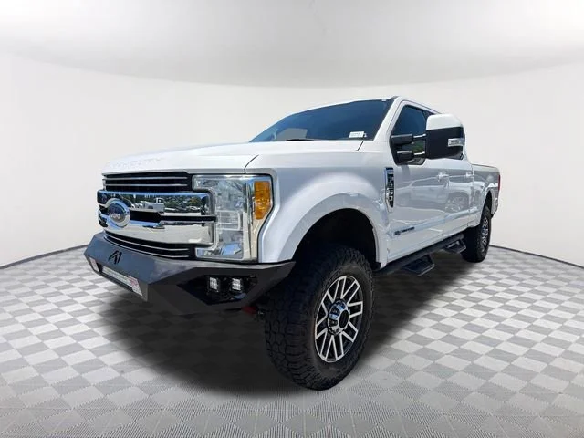 Used 2017  Ford Lariat image 1