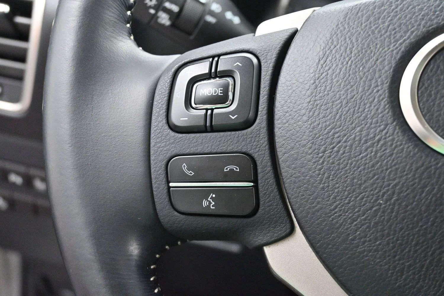Used 2016 Atomic Silver Lexus F Sport image 19