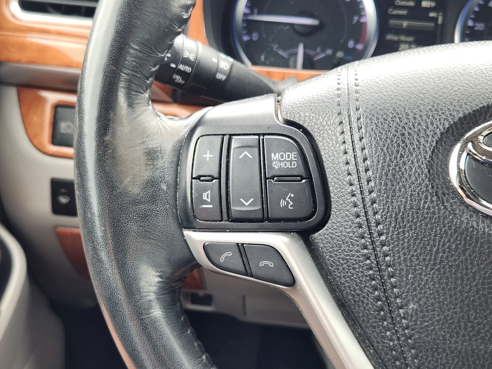 Used 2019 White Toyota Limited Platinum image 27