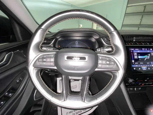 Used 2021 Silver Jeep Laredo image 14