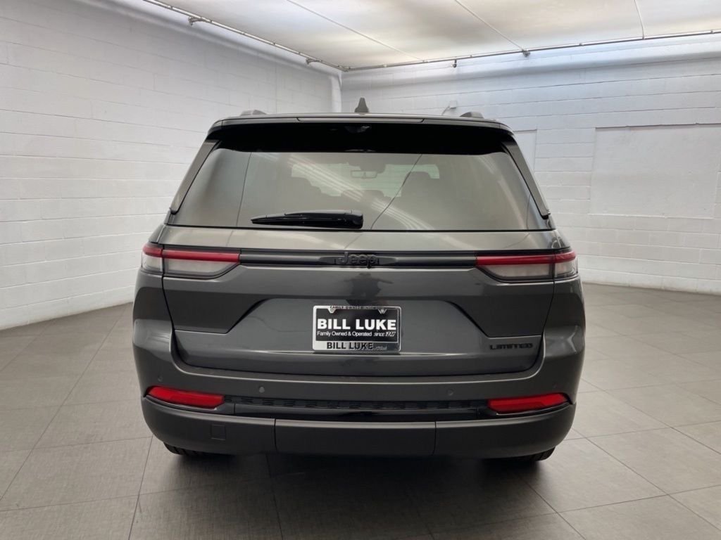 New 2025 Baltic Gray Metallic Clear-Coat Exterior Paint Jeep Limited image 4