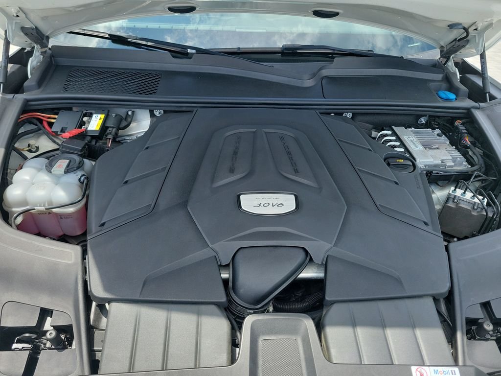 Used 2022 White Porsche Base image 29
