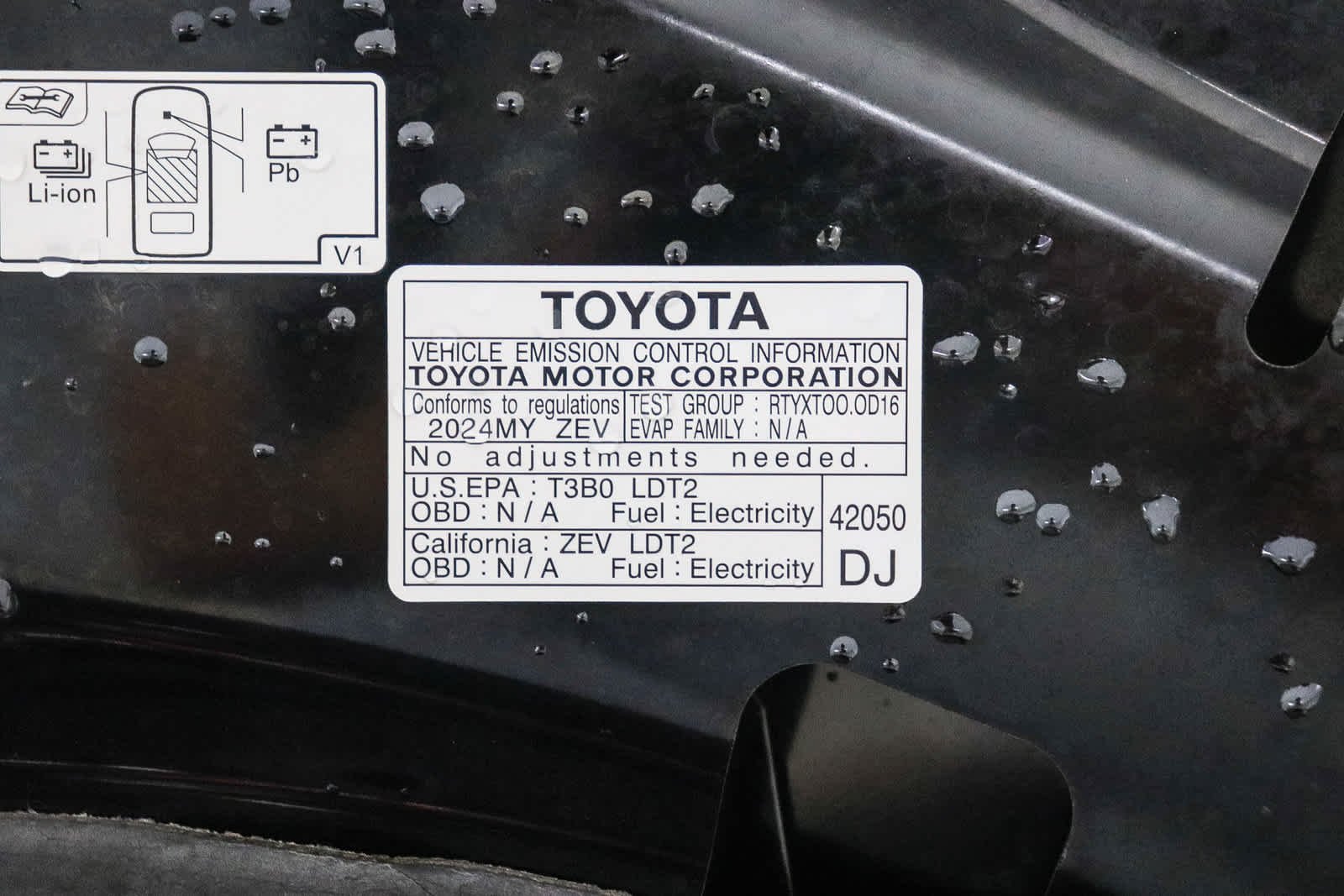 Used 2024 Black Toyota XLE image 33