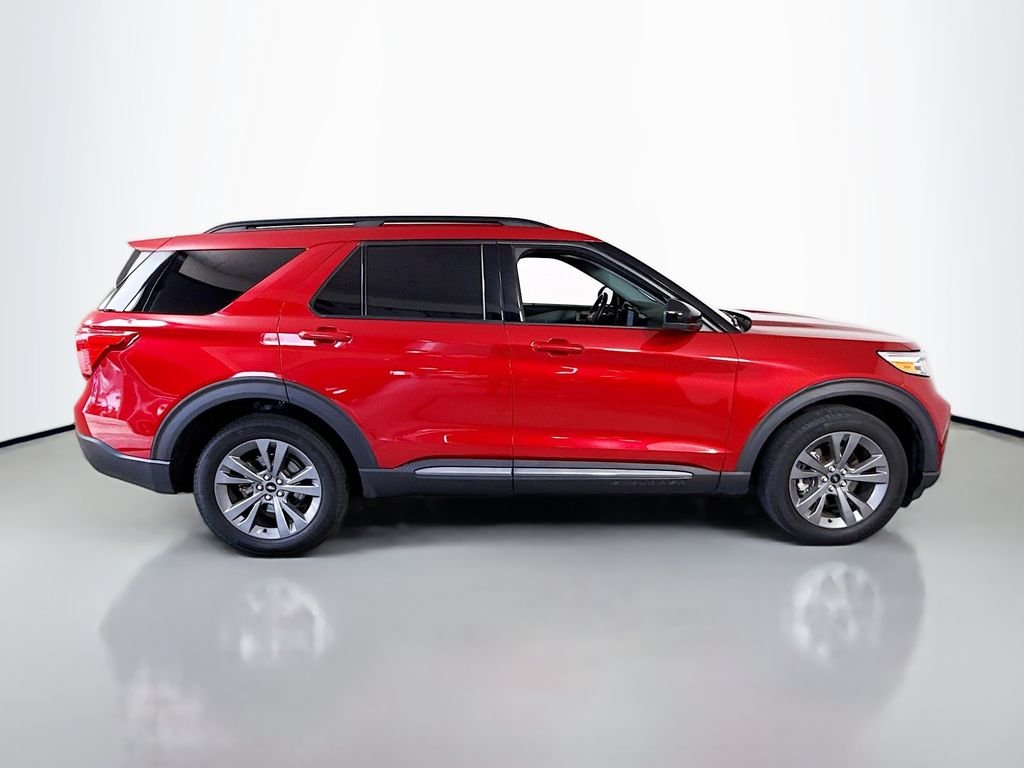 Used 2023 Rapid Red Metallic Tinted Clearcoat Ford XLT image 8