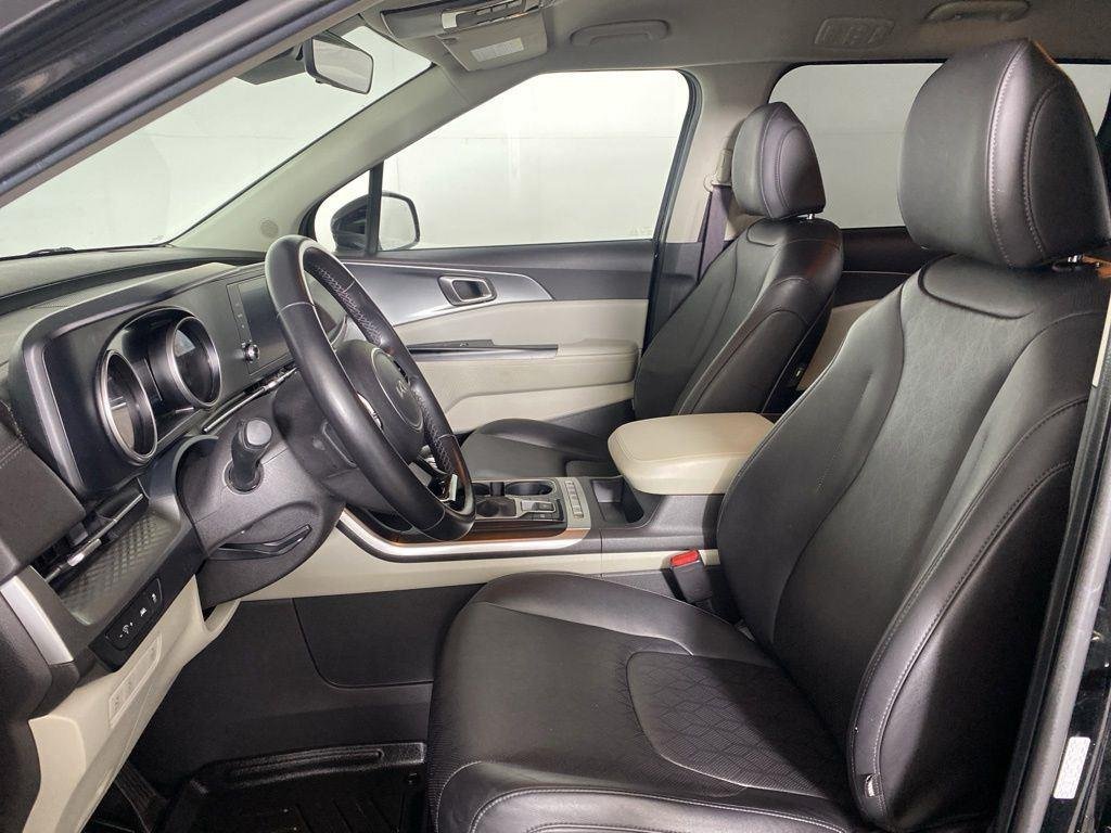 Used 2022 Aurora Black Kia LXS image 10