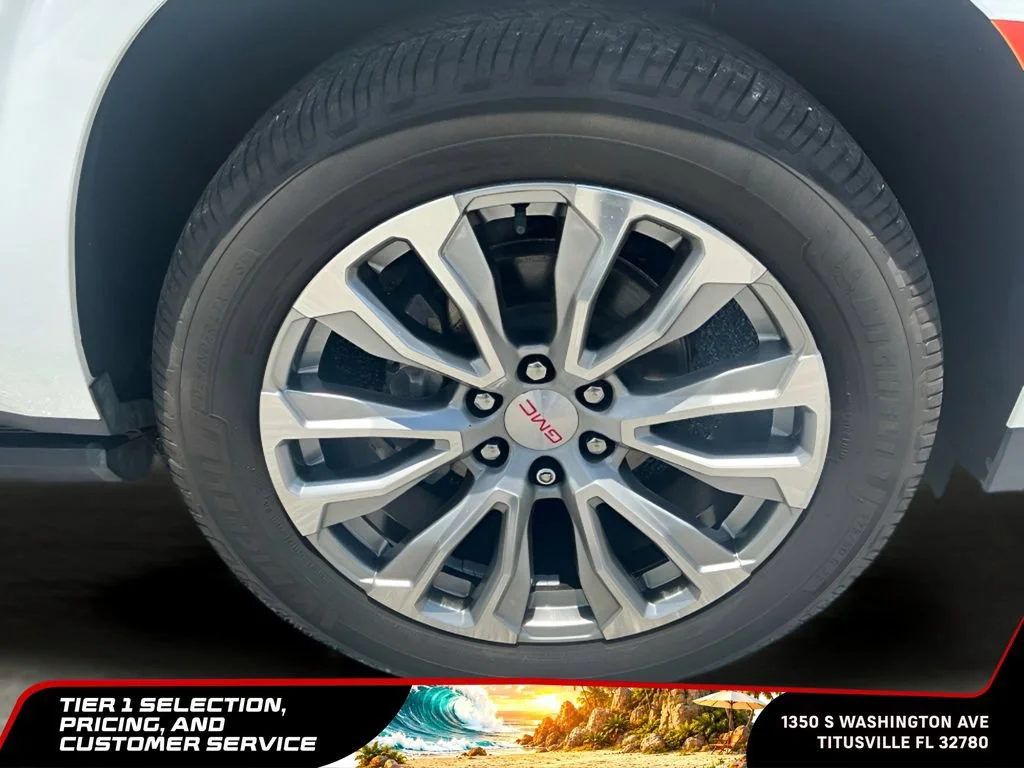 Used 2022 White Frost Tricoat GMC Denali image 43
