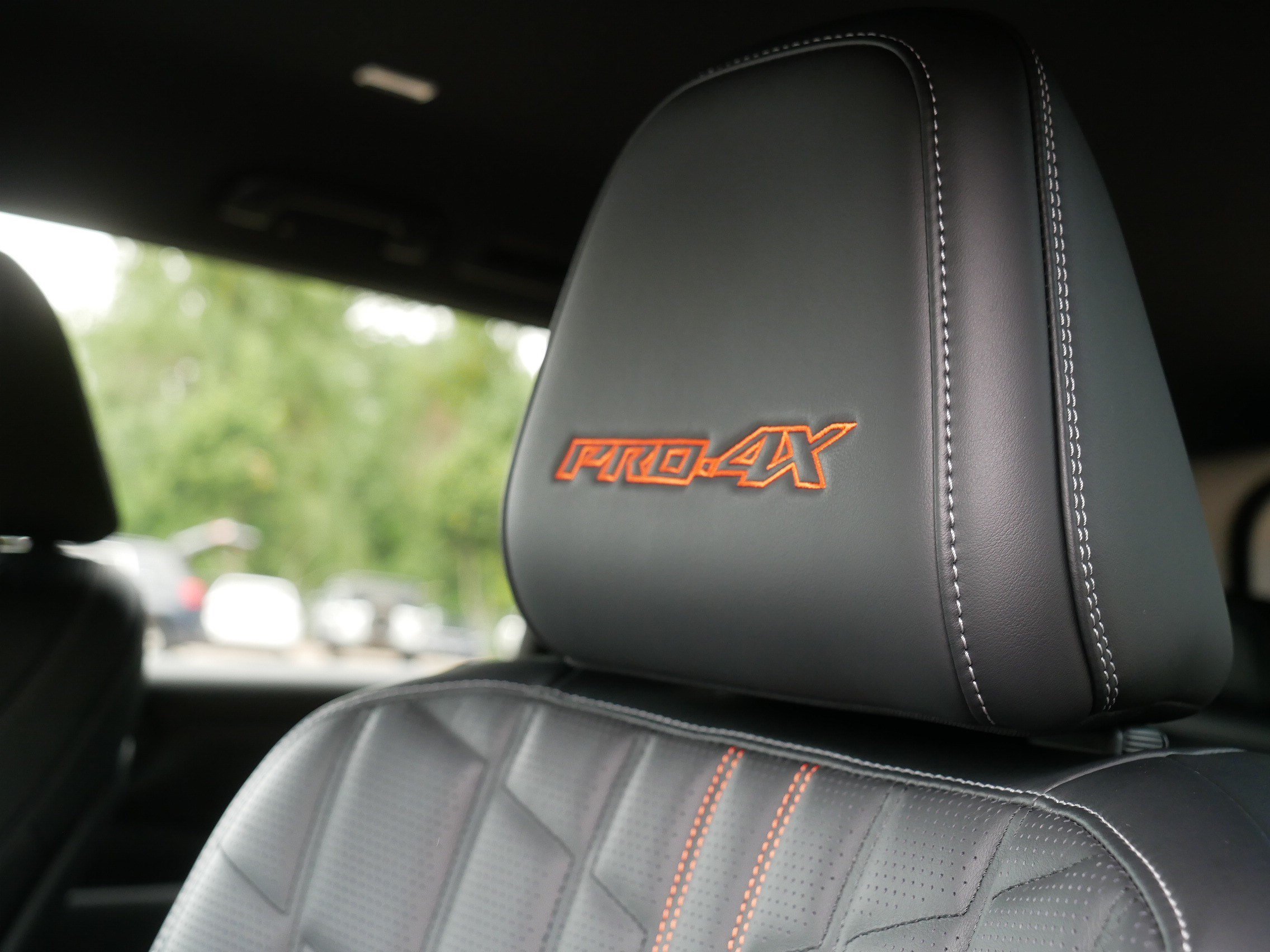 Used 2025 Gun Metallic/Super Black Nissan PRO-4X image 36