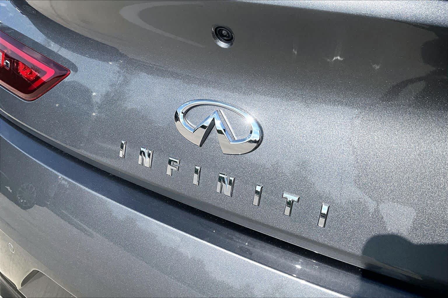 Used 2022 Graphite Shadow INFINITI LUXE image 26