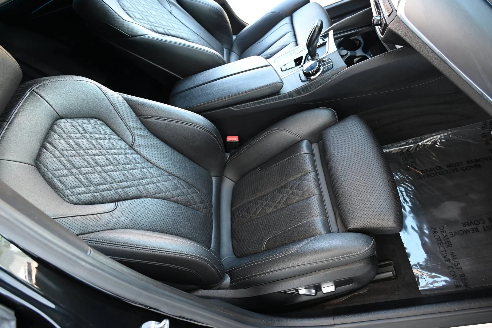 Used 2022 Black Sapphire Metallic BMW 530e iPerformance image 16