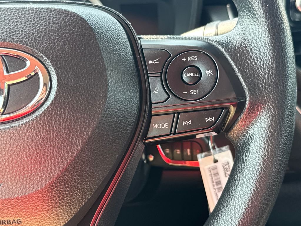Used 2020  Toyota LE image 18