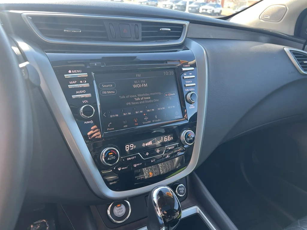Used 2020 Super Black Metallic Nissan Platinum image 18