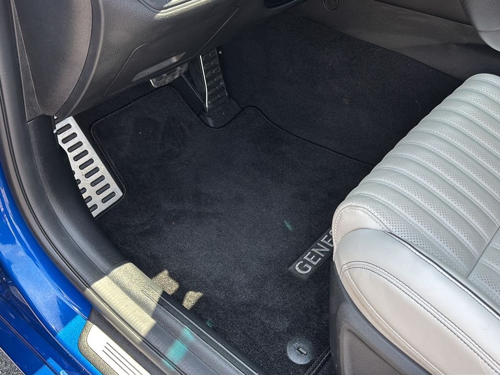 2025 GENESIS G70 Standard - Photo 18