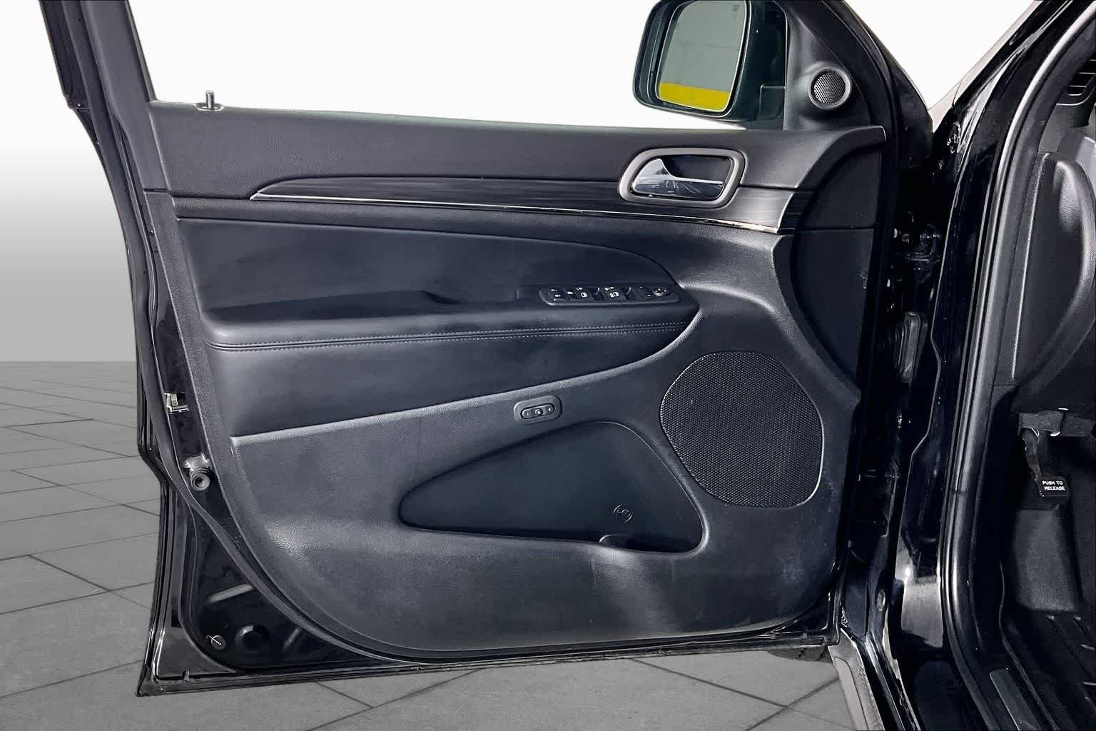 Used 2021 Diamond Black Crystal Pearlcoat Jeep Limited X image 21