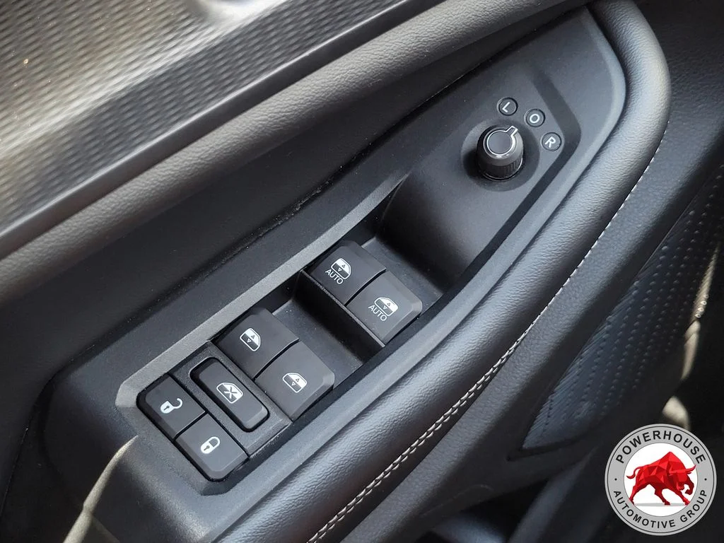 Used 2023 White Jeep Laredo image 26