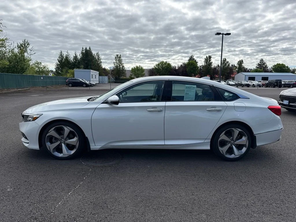 Used 2018 Platinum White Pearl Honda Touring image 4