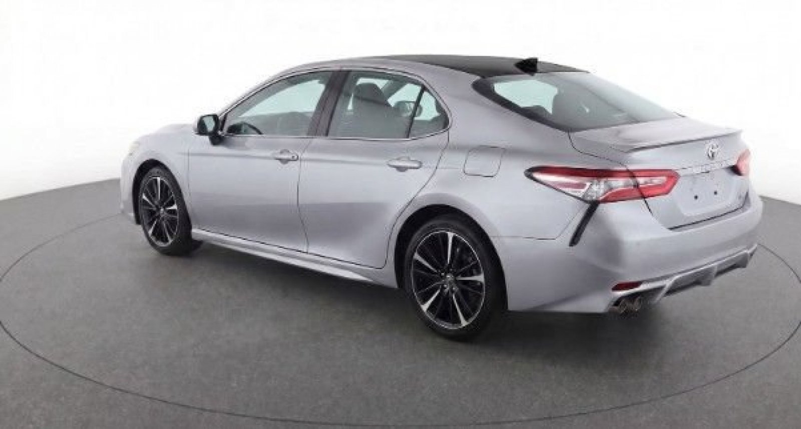 Used 2018 Celestial Silver Metallic Toyota XSE V6 image 6