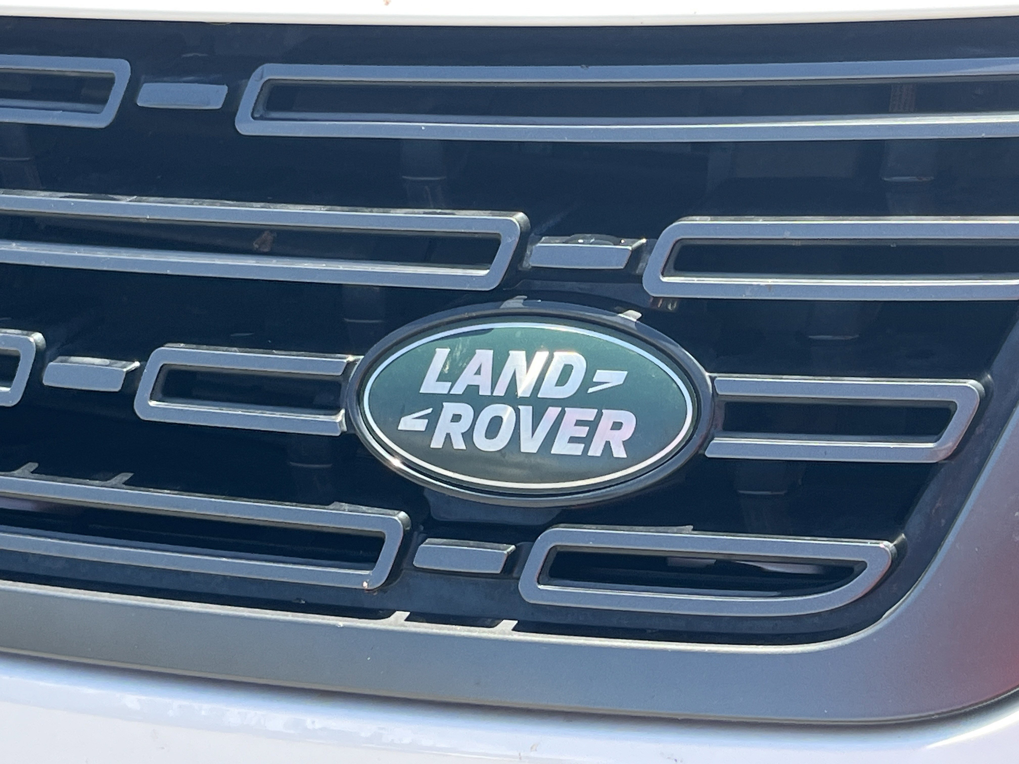 Used 2024 Fuji White Land Rover Dynamic SE image 27