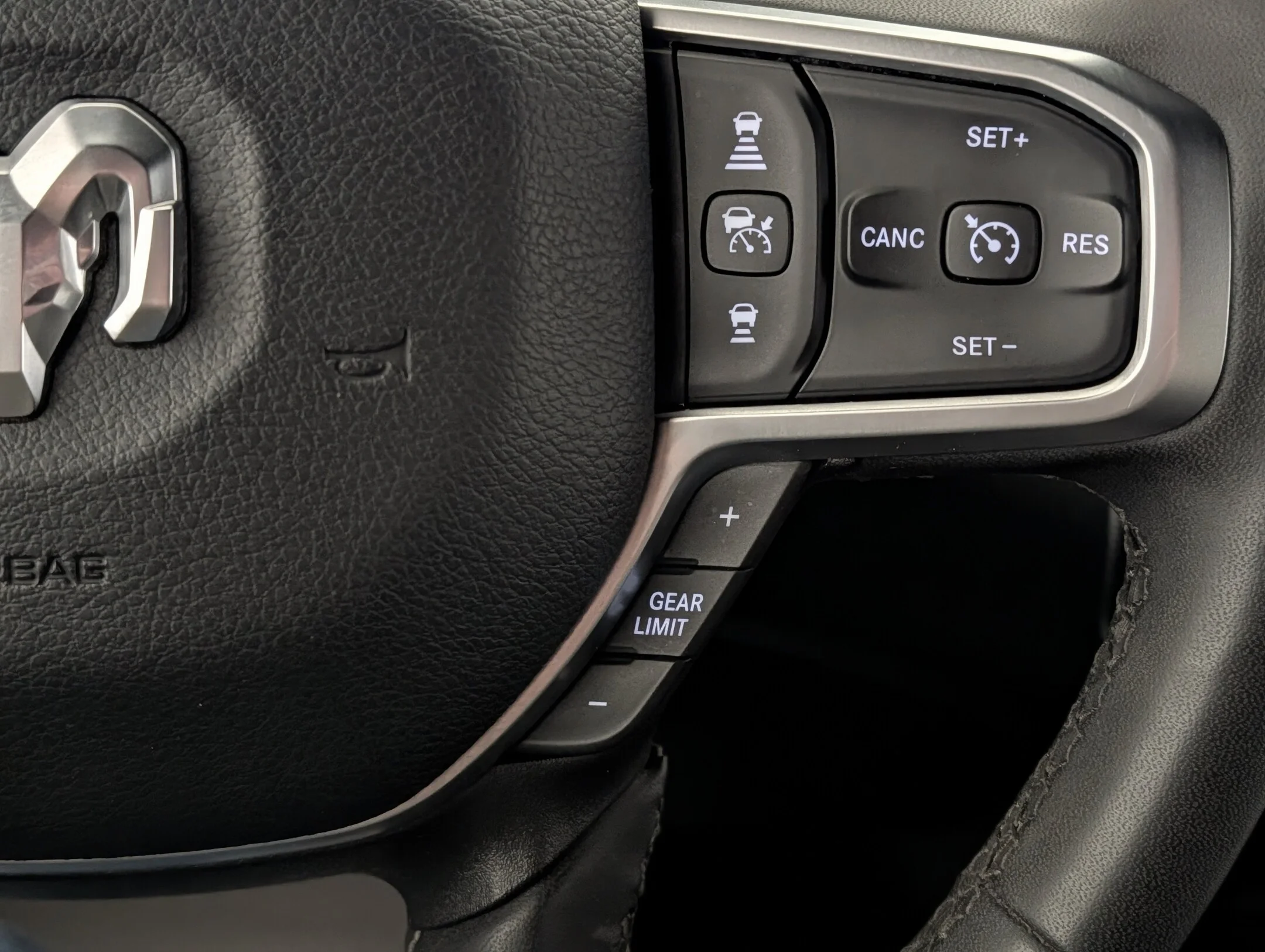 Used 2025 White RAM Big Horn - Level I - 6.4L HEMI - Apple CarPla - Big Horn 4x4 Crew Cab 64 Box image 18