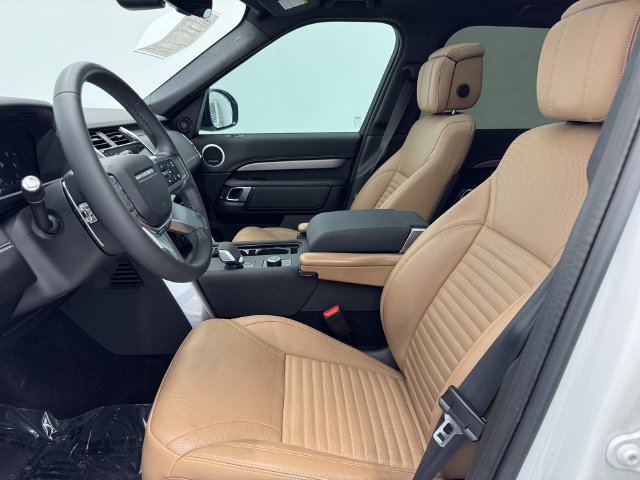 Used 2024 Fuji White Land Rover Dynamic SE image 18