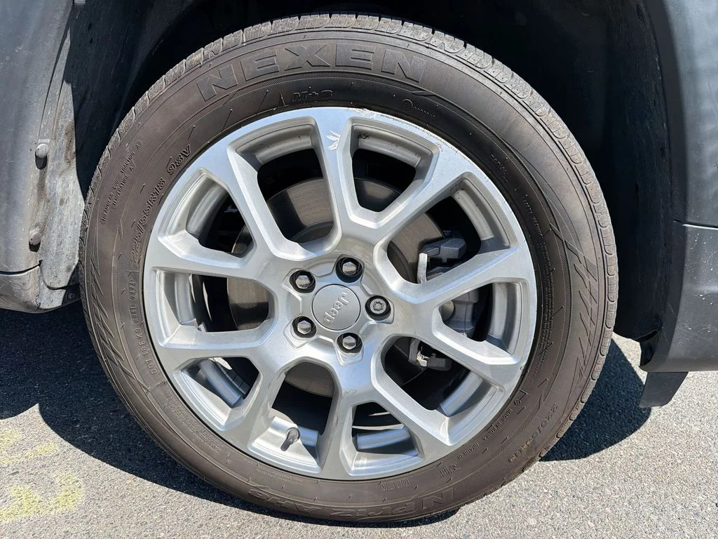 Certified Used 2023 Silver Jeep Latitude Lux image 18